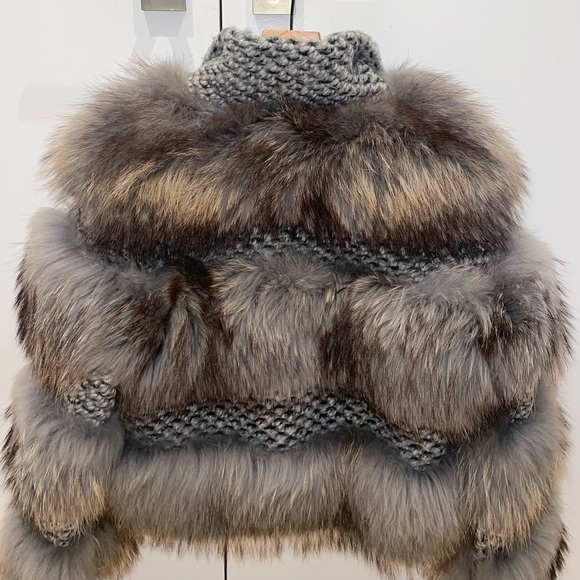Selling a Giovanni Paris LINA raccoon fur/leather jacket in a size 38 color gray - Picture 3 of 4